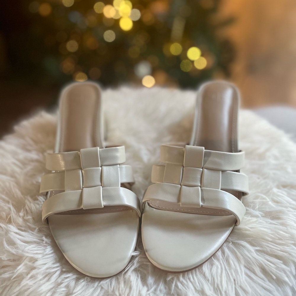 NEVER WORN JustFab | Cream Strappy Sandal | Size: Women’s 8